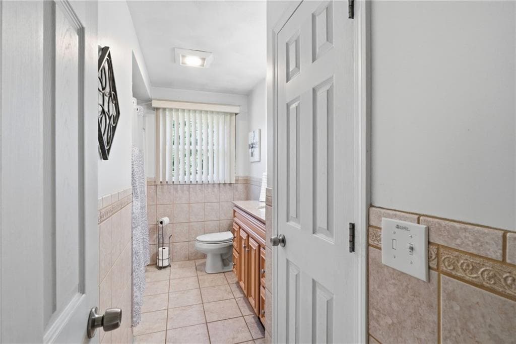 65 Thelma Avenue photo 9