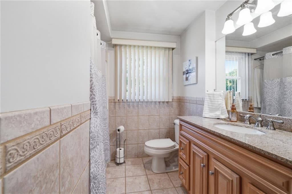 65 Thelma Avenue photo 8