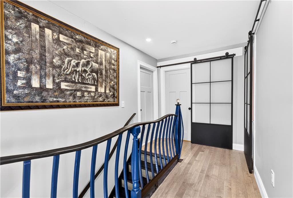 318 Farmington Avenue photo 15