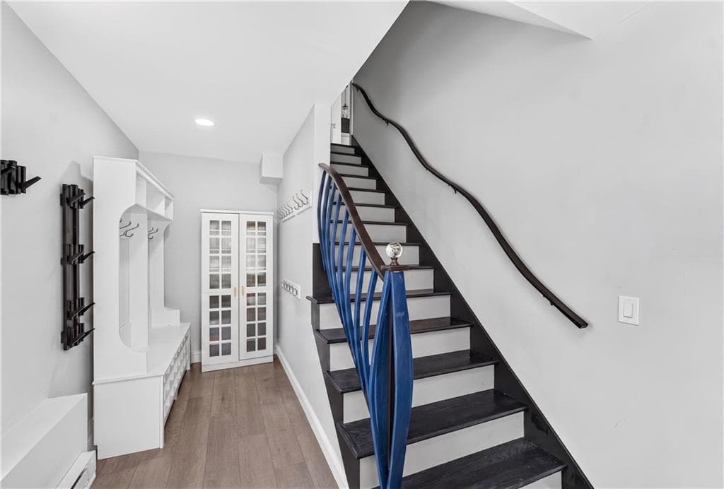 318 Farmington Avenue photo 4