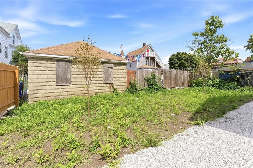 139 benedict Street photo 23