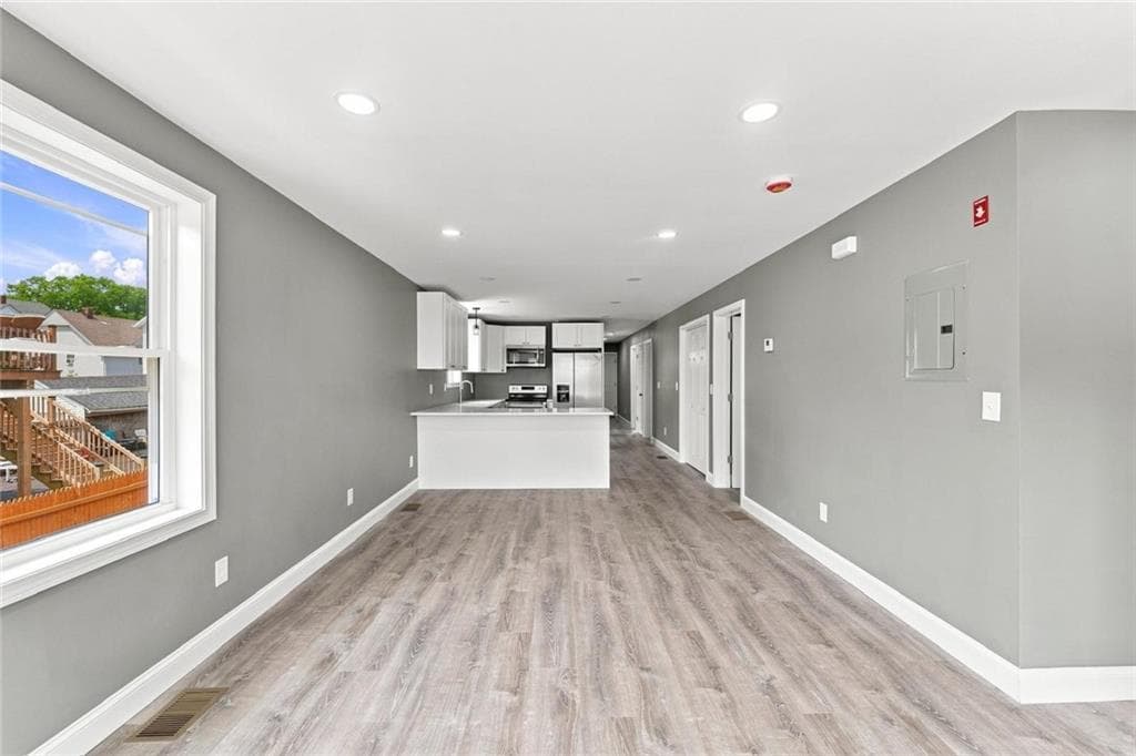 139 benedict Street photo 13