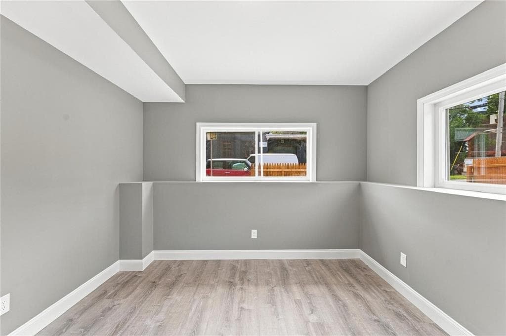 139 benedict Street photo 17