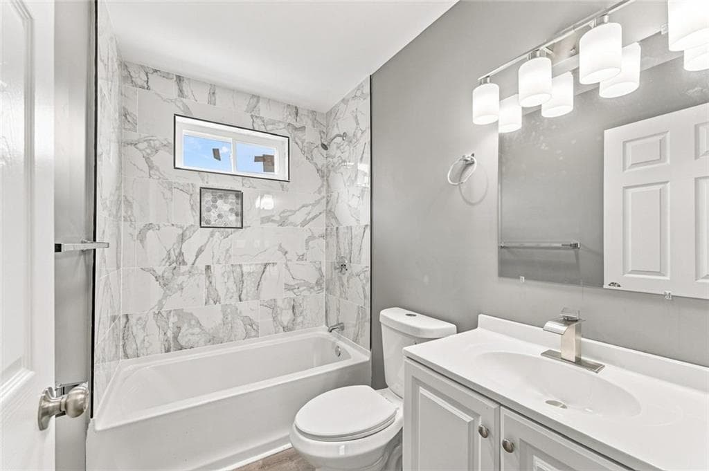 139 benedict Street photo 10