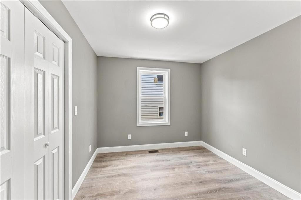 139 benedict Street photo 11