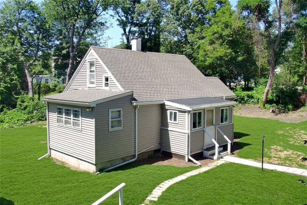 Single Family Residence at 21 Narragansett Road, Cumberland, photo 2 of 21