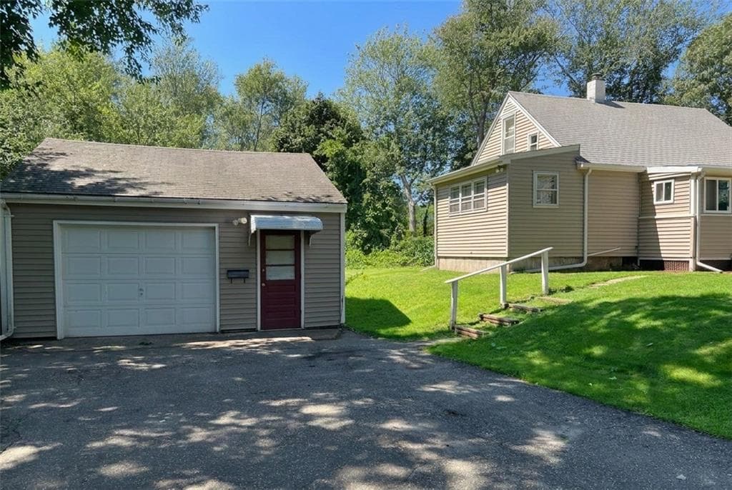 Single Family Residence at 21 Narragansett Road, Cumberland, photo 17 of 21