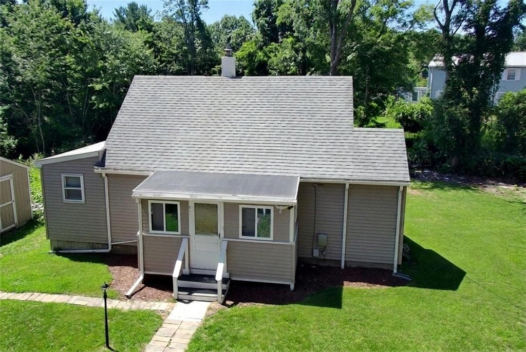 21 Narragansett Road