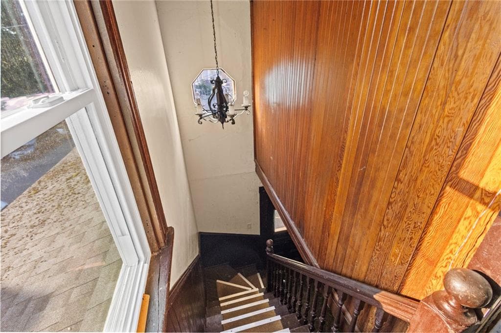 20 Spring Street W photo 16