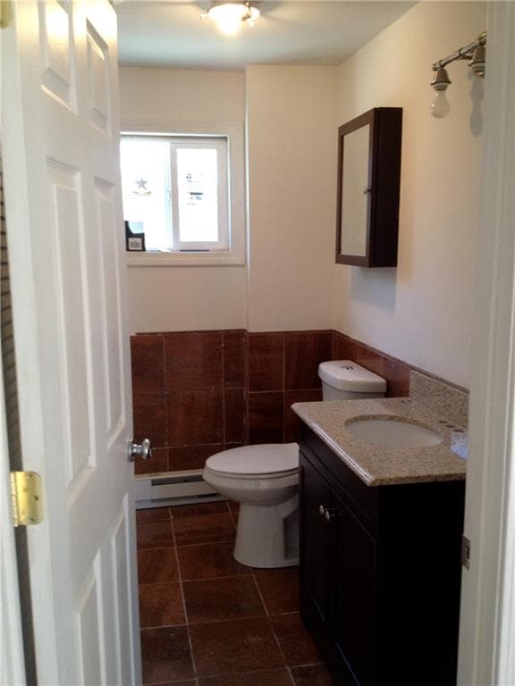 Multi Family at 44 MAXWELL Drive, North Kingstown, photo 9 of 15