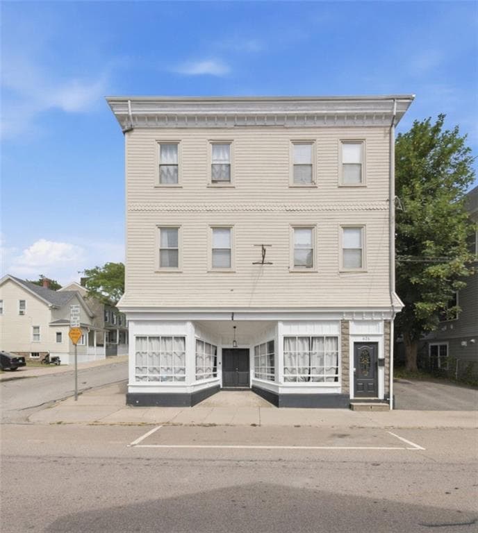 Multi Family at 626 Thames Street, Newport, photo 2 of 22