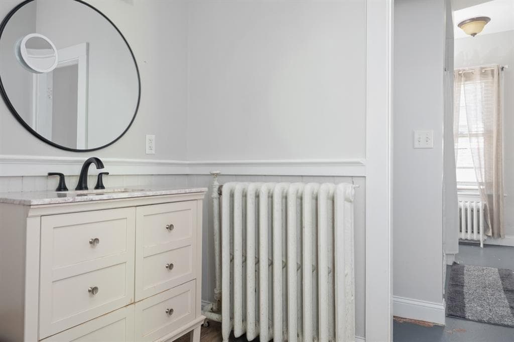 Multi Family at 626 Thames Street, Newport, photo 8 of 22