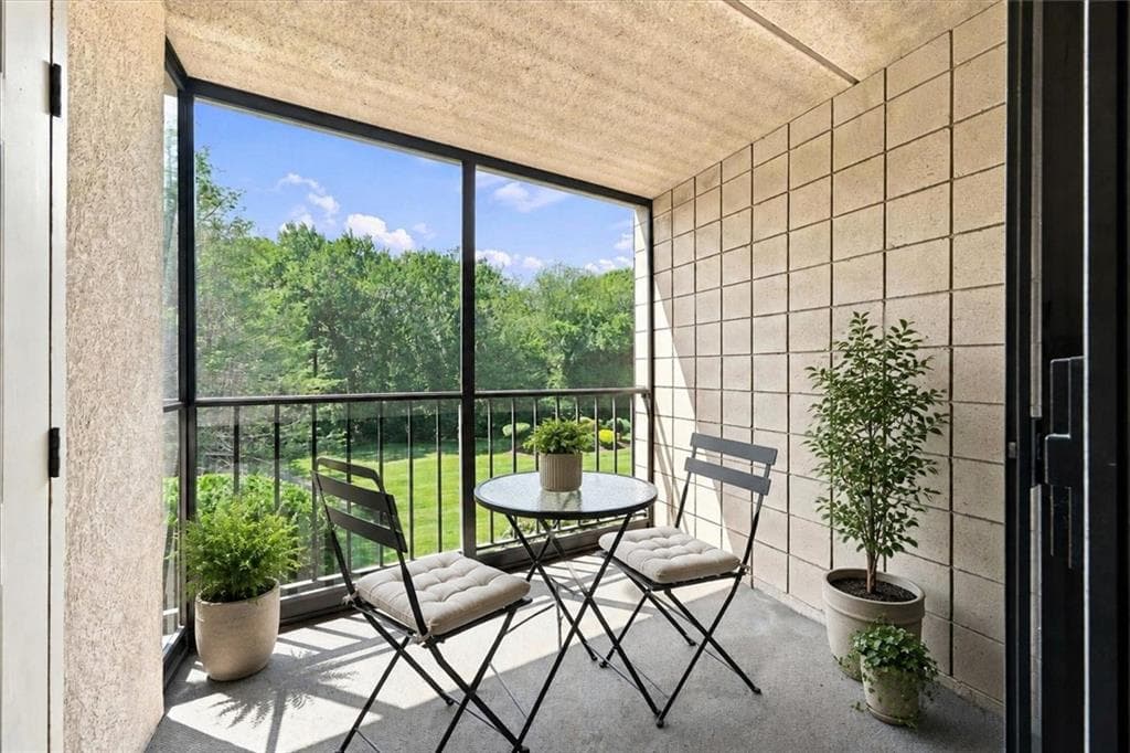 650 East Greenwich Avenue UNIT 5-201 photo 27