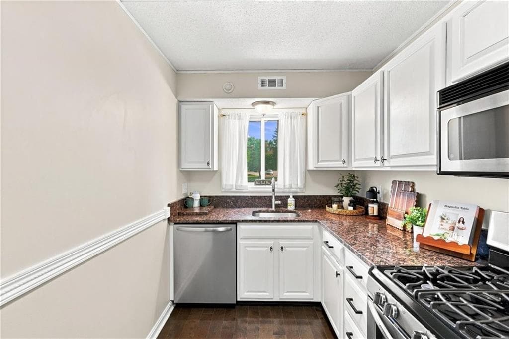 650 East Greenwich Avenue UNIT 5-201 photo 12