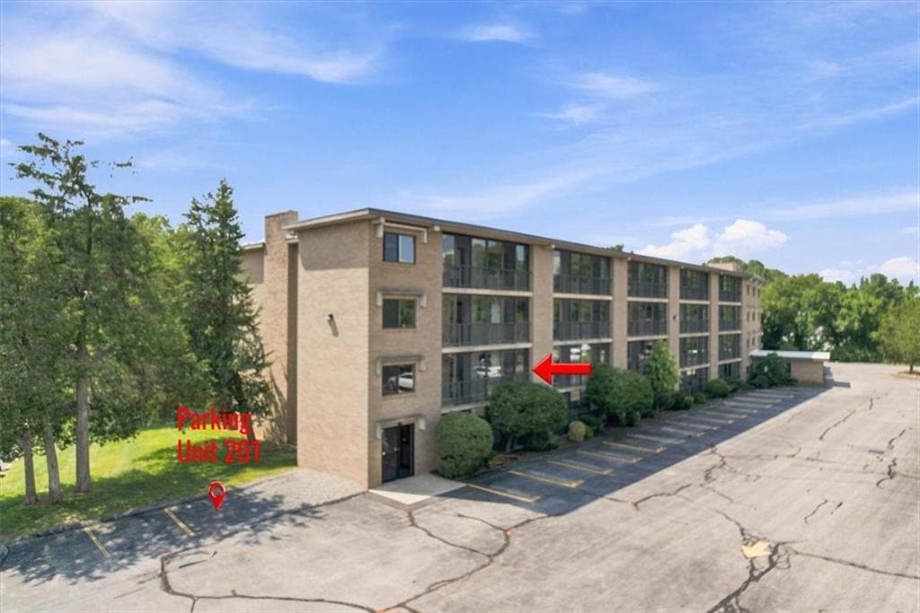 650 East Greenwich Avenue UNIT 5-201 photo 3