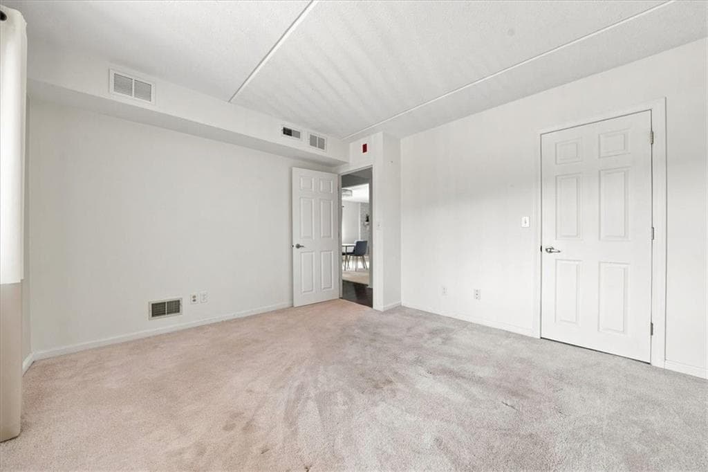 650 East Greenwich Avenue UNIT 5-201 photo 33