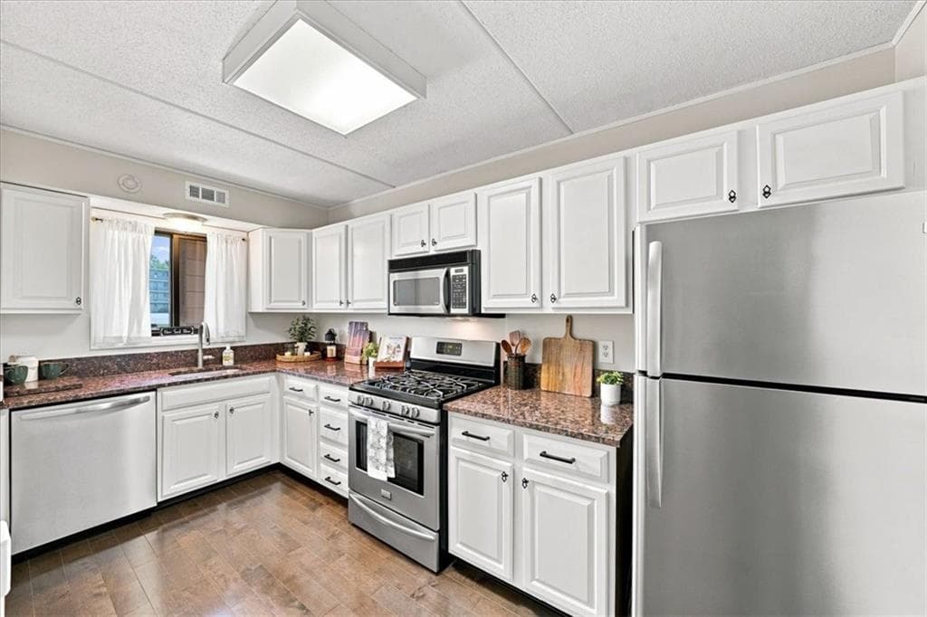 650 East Greenwich Avenue UNIT 5-201 photo 11