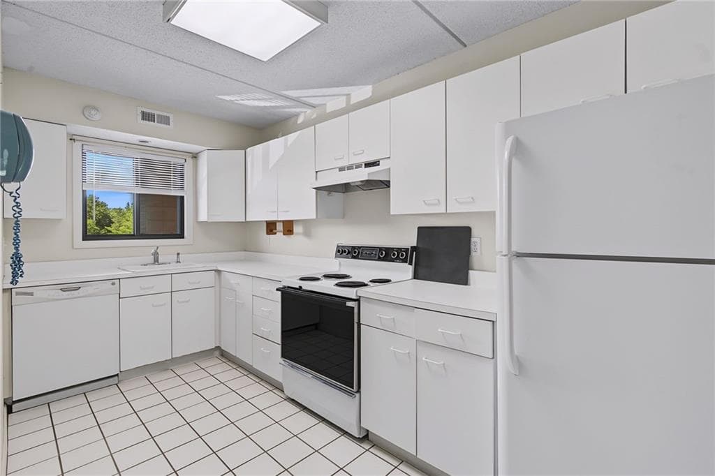 650 East Greenwich Avenue UNIT 7-207 photo 2