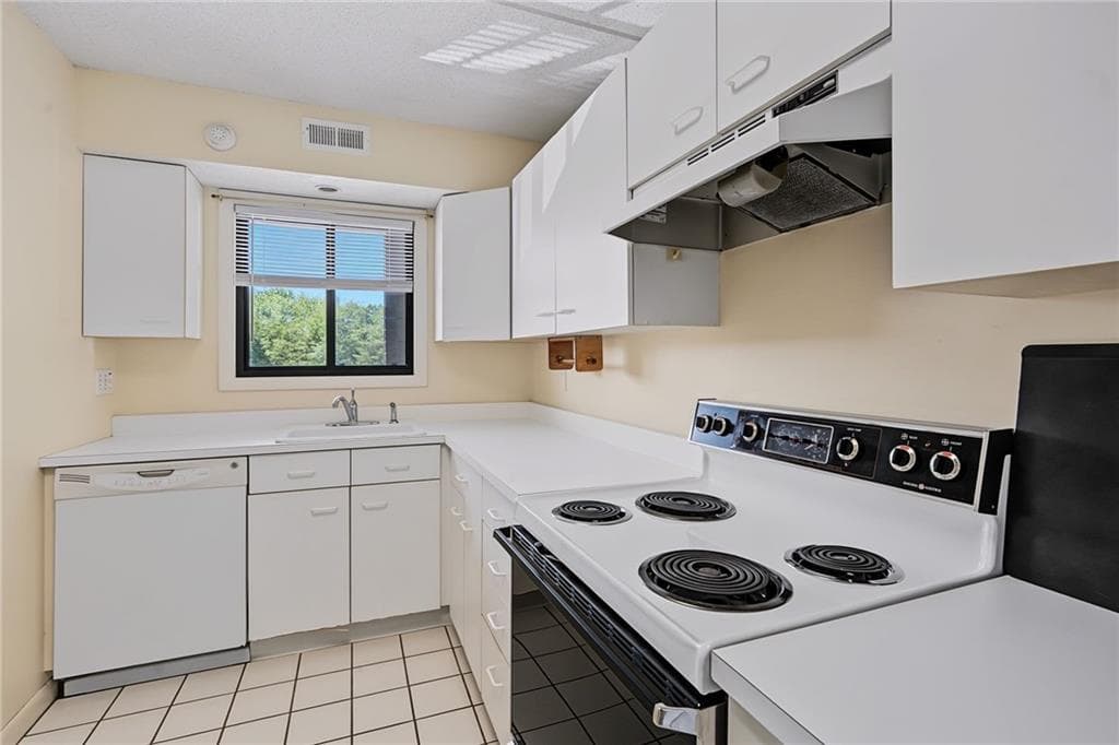 650 East Greenwich Avenue UNIT 7-207 photo 3