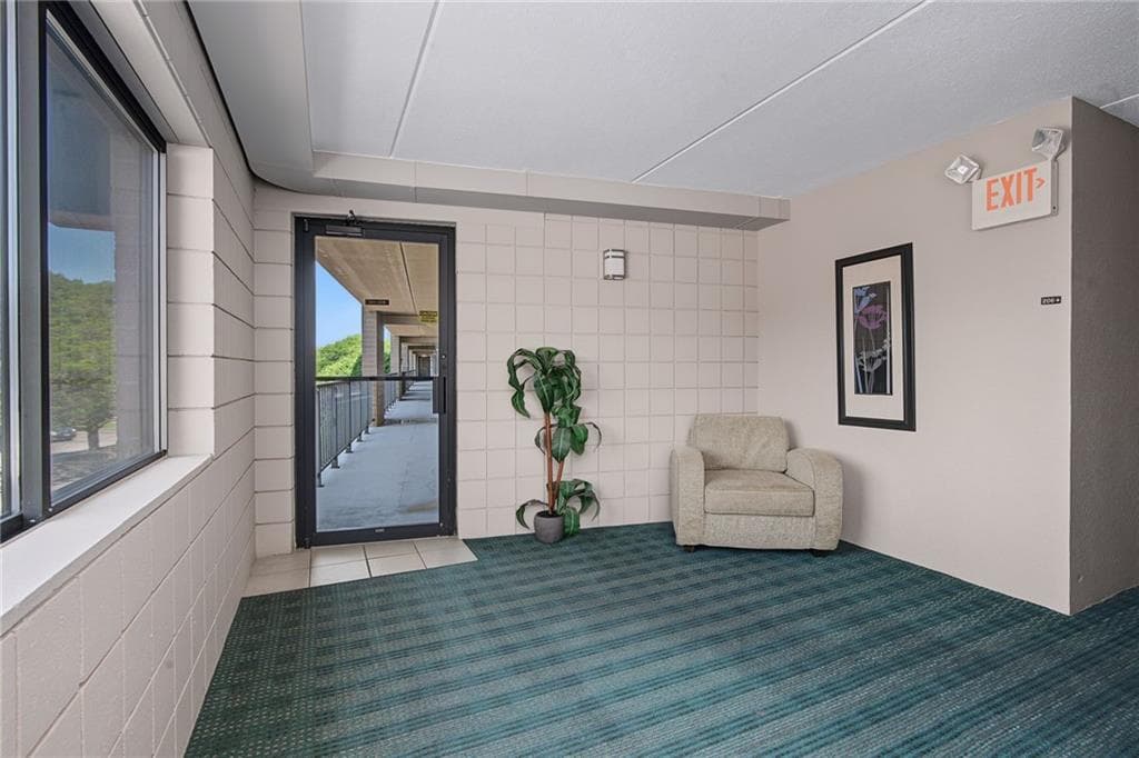 650 East Greenwich Avenue UNIT 7-207 photo 32