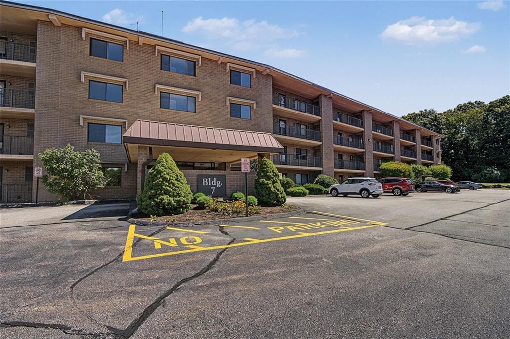 650 East Greenwich Avenue UNIT 7-207