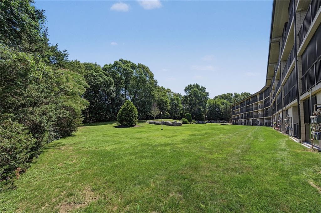 650 East Greenwich Avenue UNIT 7-207 photo 38