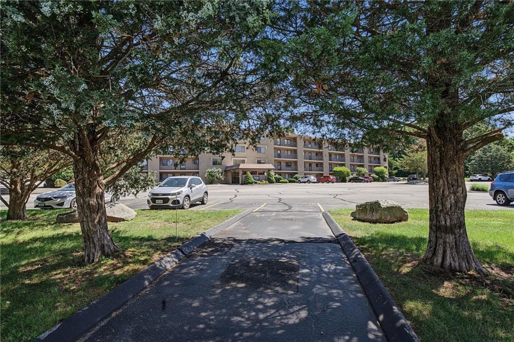 650 East Greenwich Avenue UNIT 7-207 photo 41