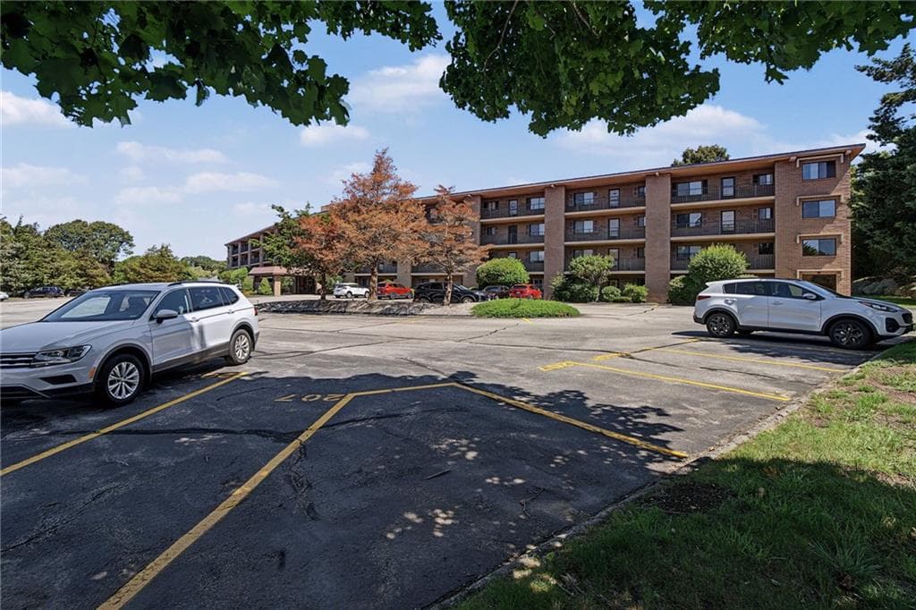 650 East Greenwich Avenue UNIT 7-207 photo 40
