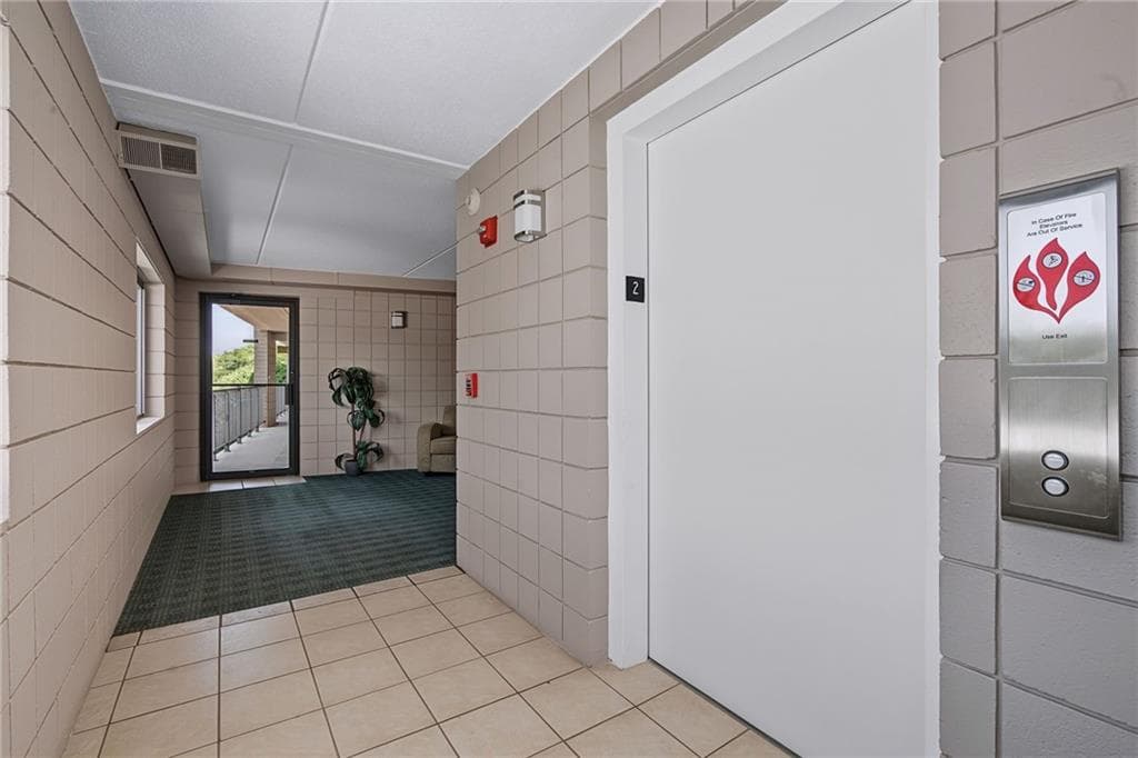 650 East Greenwich Avenue UNIT 7-207 photo 31