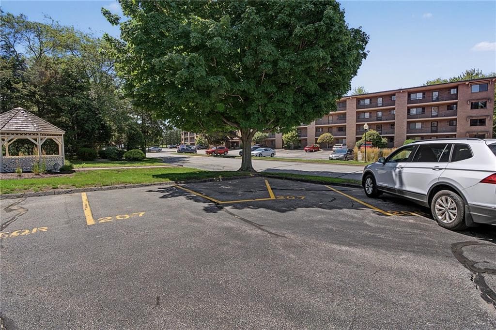 650 East Greenwich Avenue UNIT 7-207 photo 39