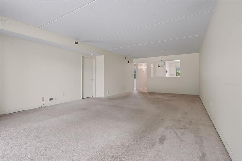 650 East Greenwich Avenue UNIT 7-207 photo 8