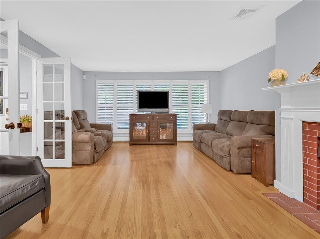 5 Colony Drive photo 3