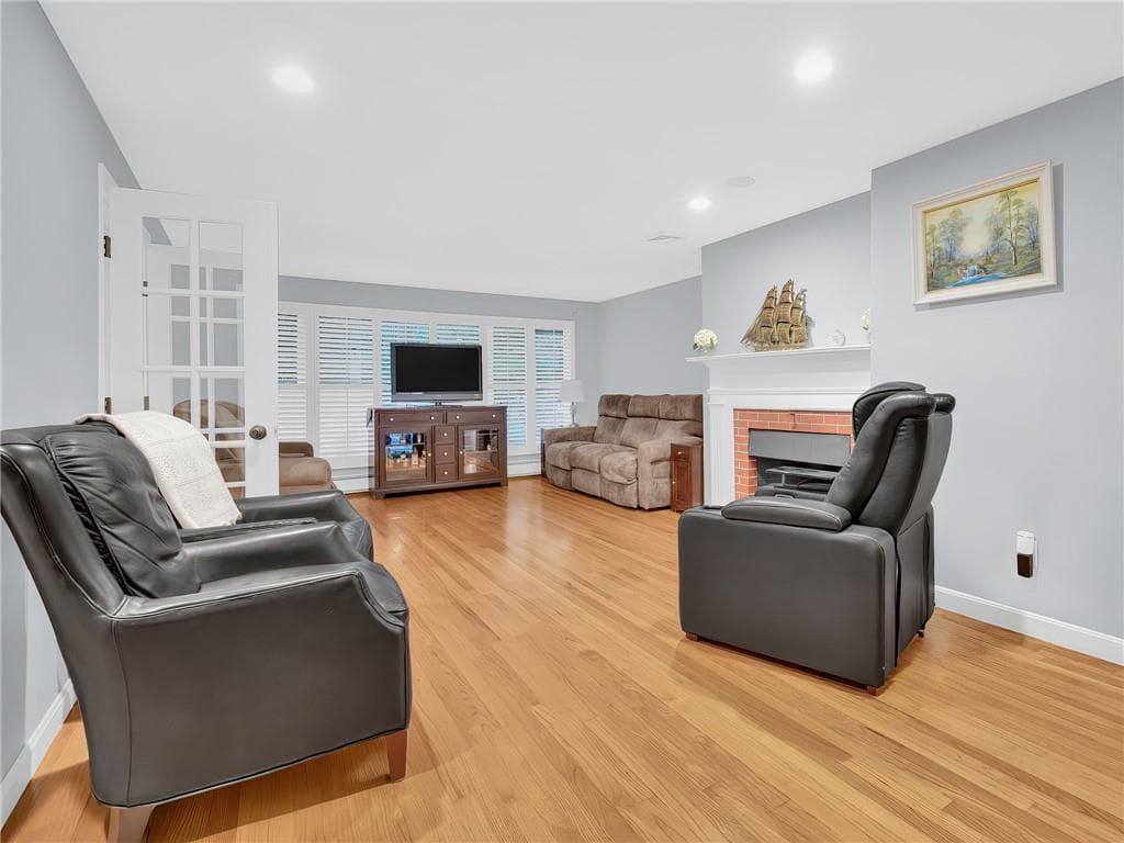 5 Colony Drive photo 4
