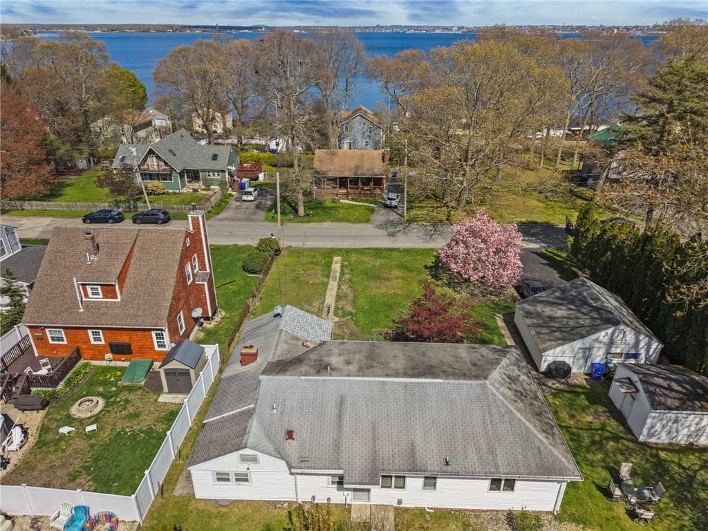 11 Cedar Drive photo 2