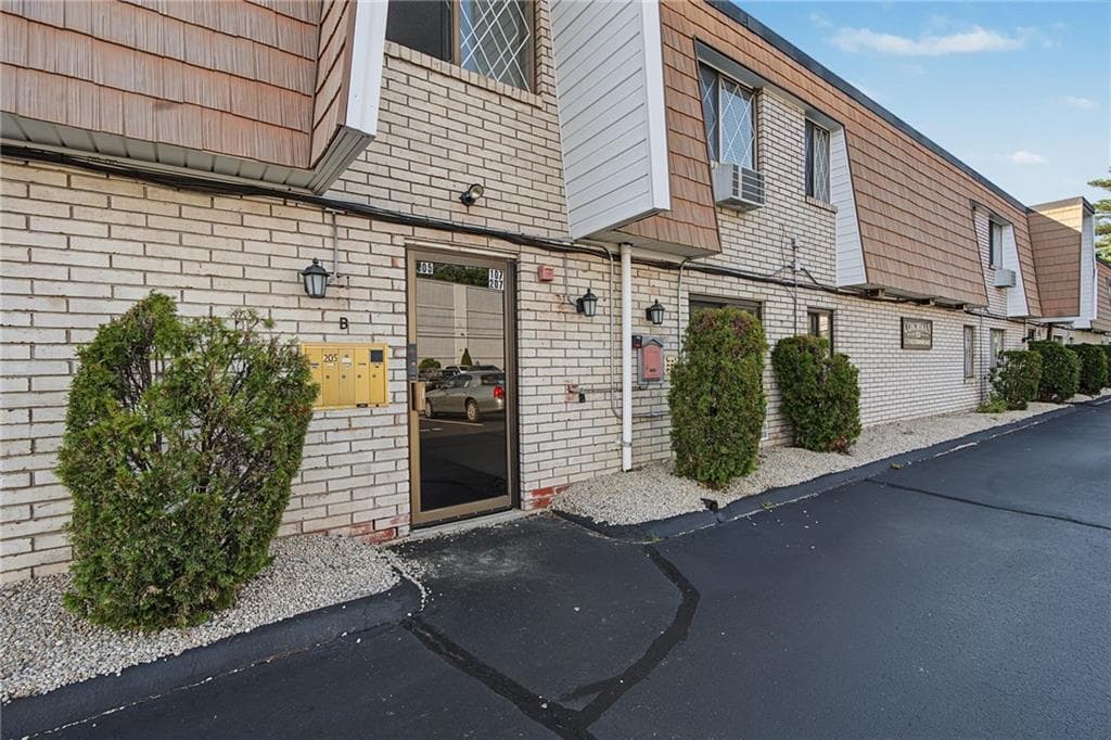 132 Hoffman Avenue UNIT 207