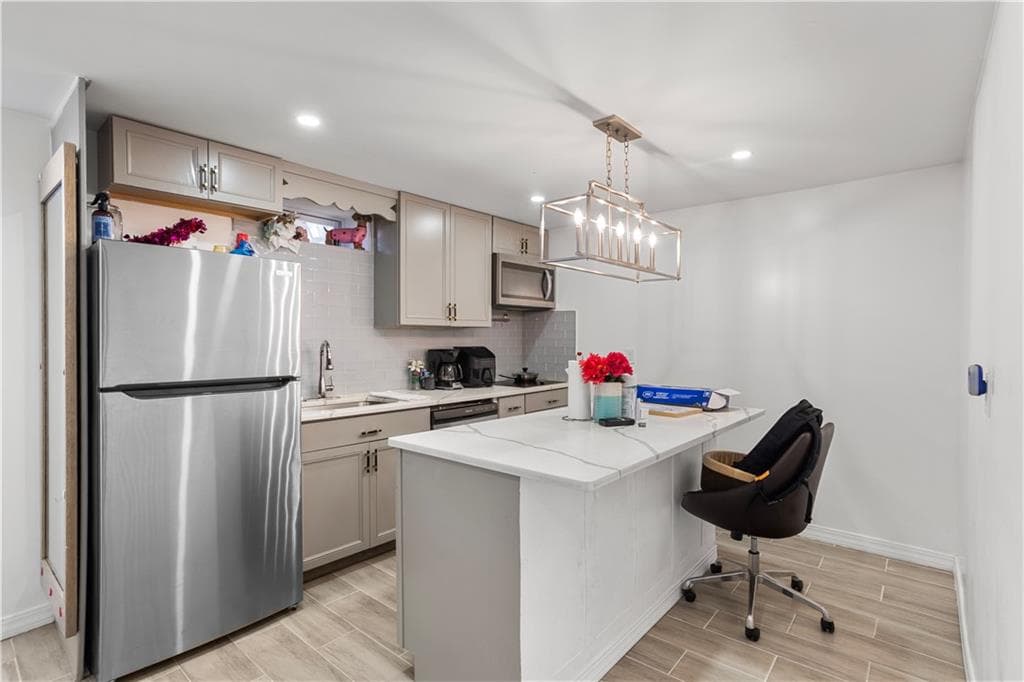 64 Duncan Avenue photo 26