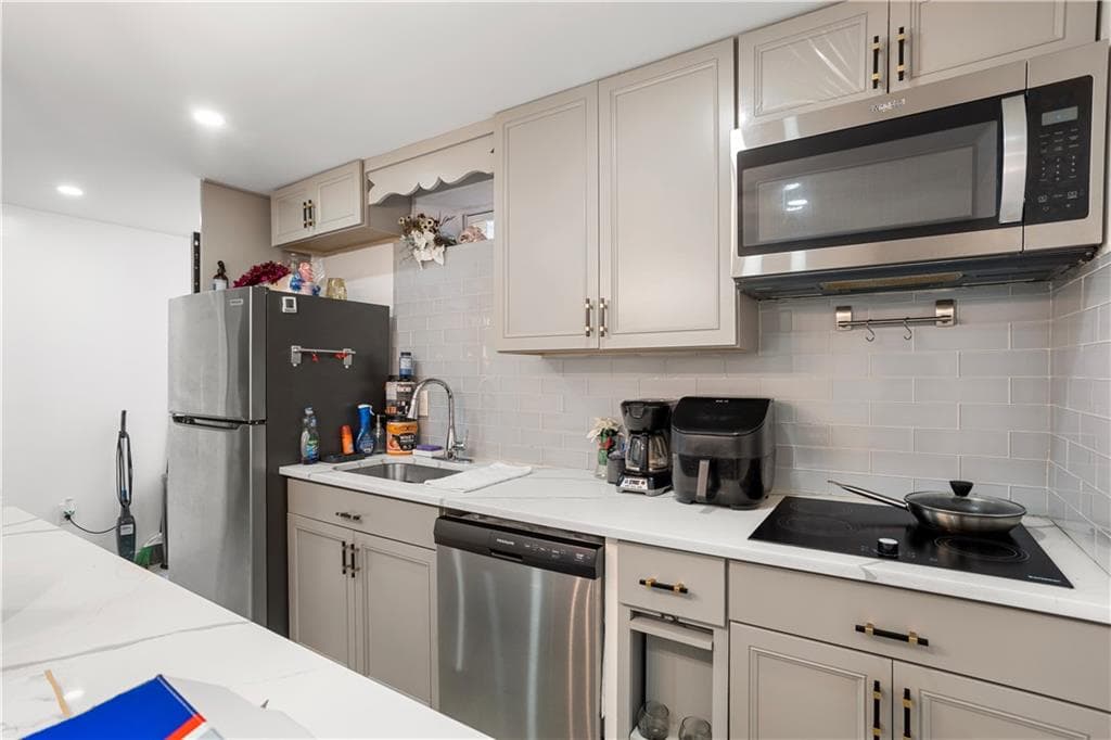 64 Duncan Avenue photo 28