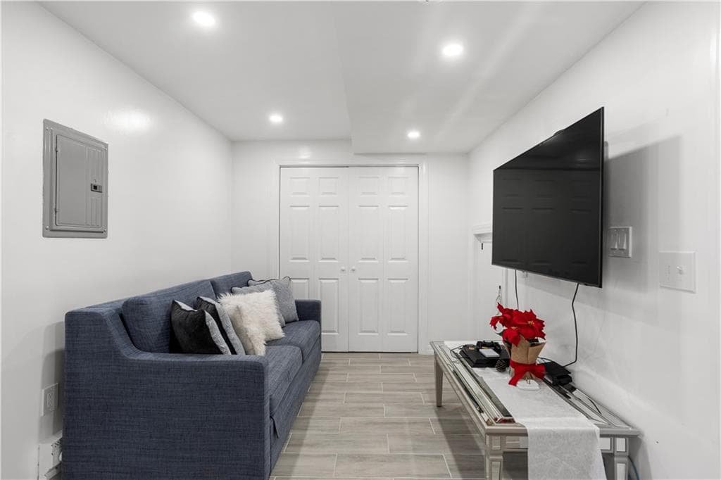 64 Duncan Avenue photo 19