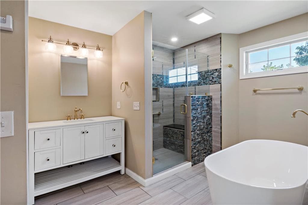 813 South Road photo 18