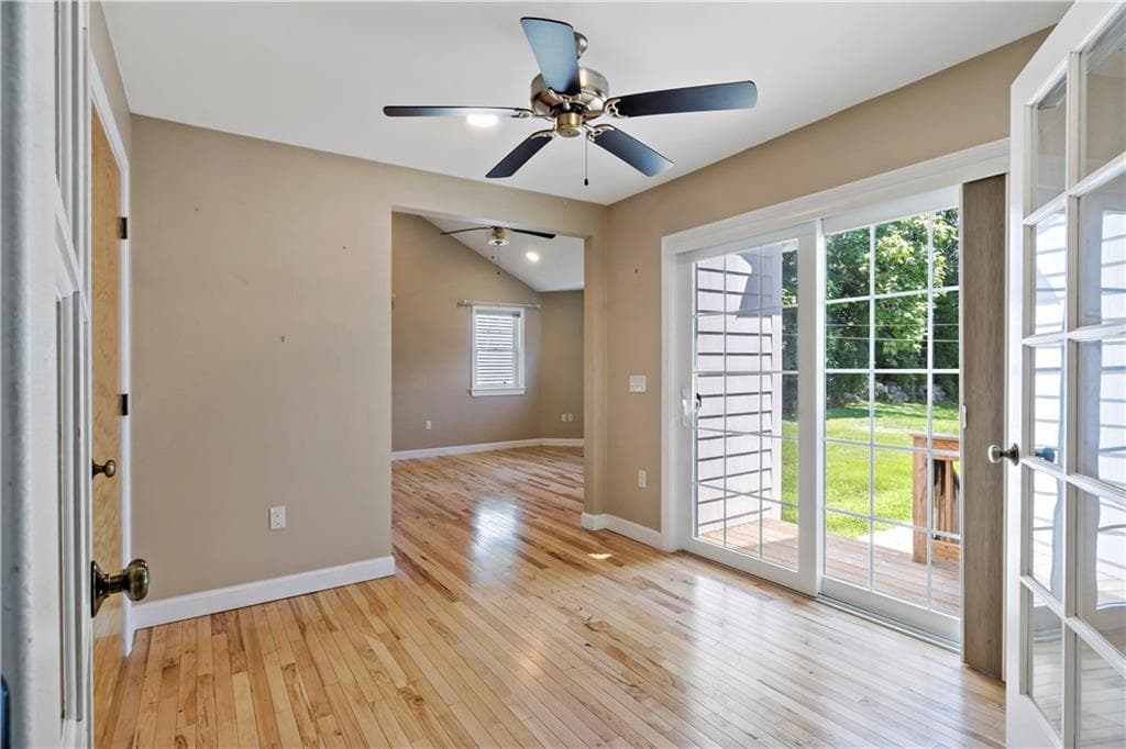 813 South Road photo 15