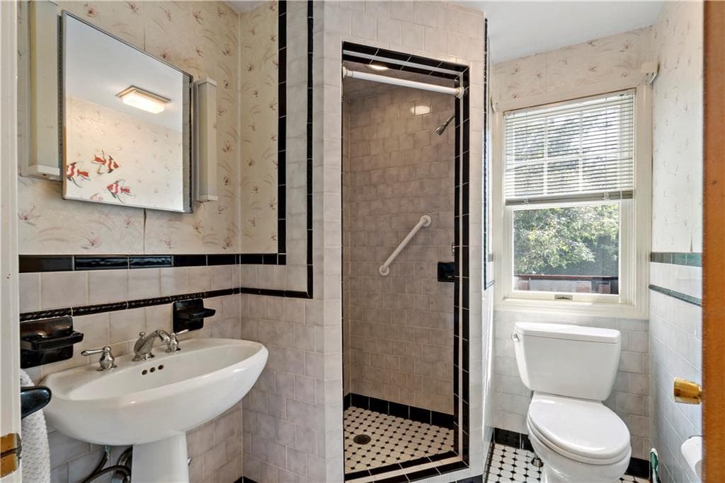 813 South Road photo 19