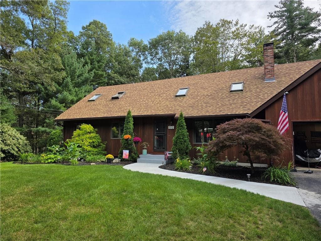 Single Family Residence at 1184 Fish Hill Road, West Greenwich, photo 8 of 28