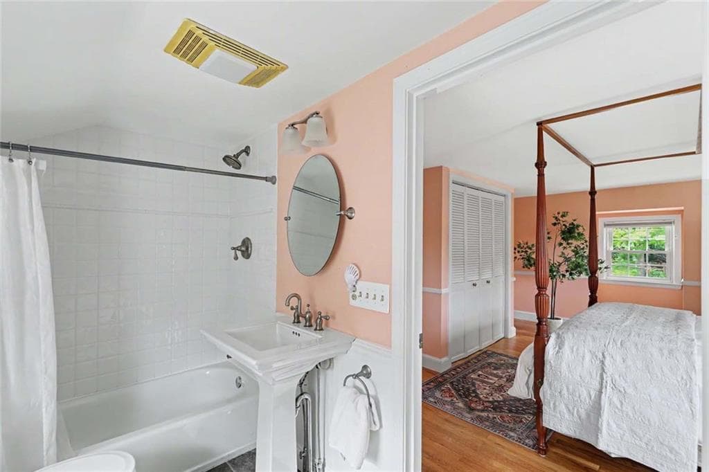 2 Woollett Court photo 32