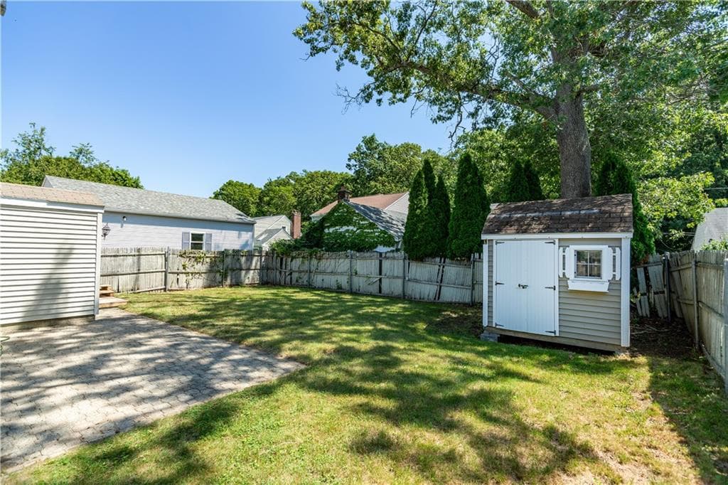 45 Brookdale Boulevard photo 2