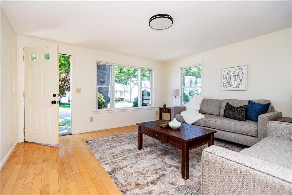 45 Brookdale Boulevard photo 3
