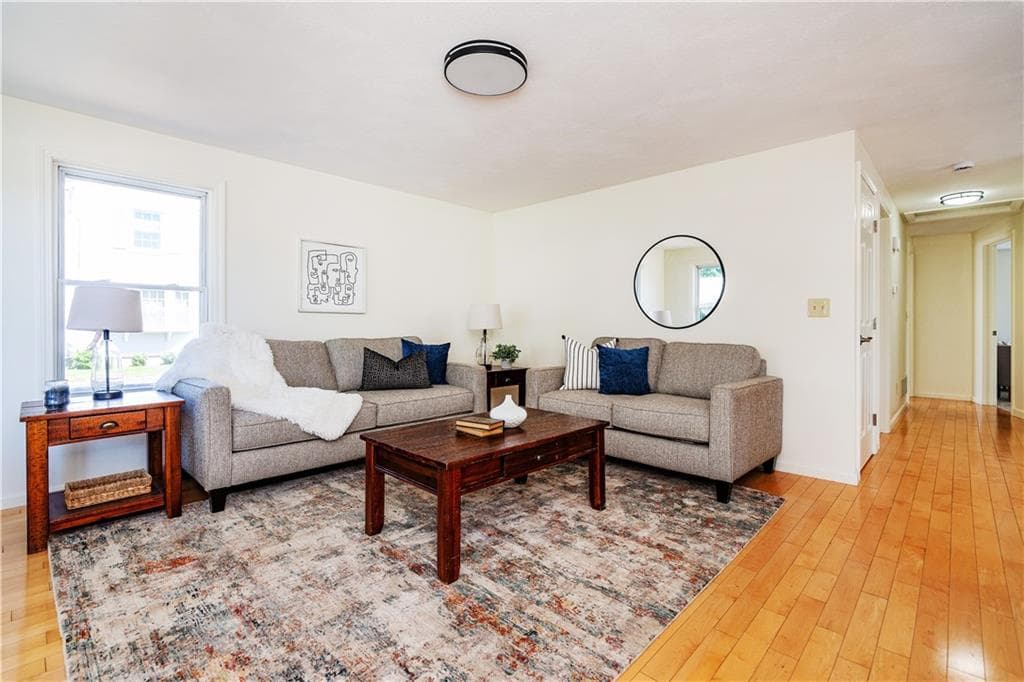 45 Brookdale Boulevard photo 4
