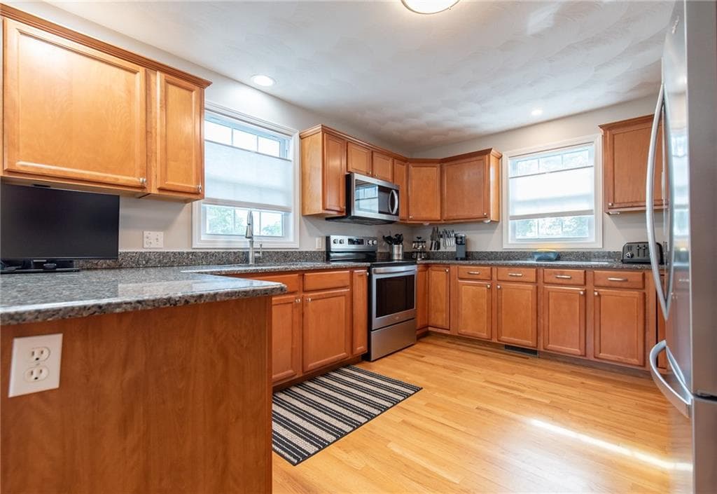 Single Family Residence at 1289 Diamond Hill Road, Woonsocket, photo 13 of 42
