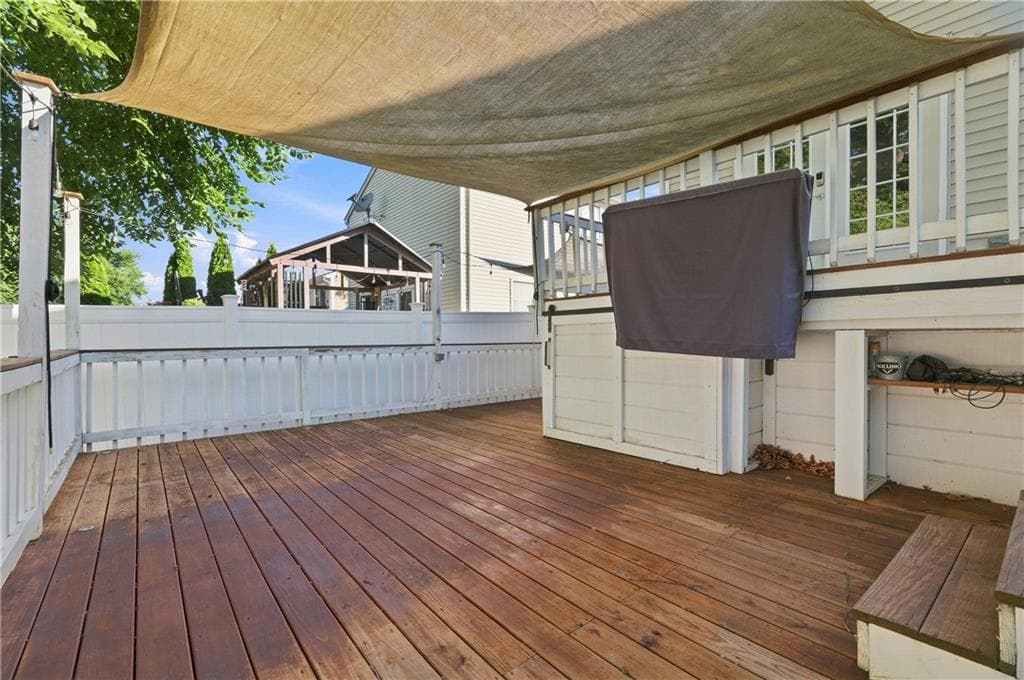 105 Branch Avenue photo 27
