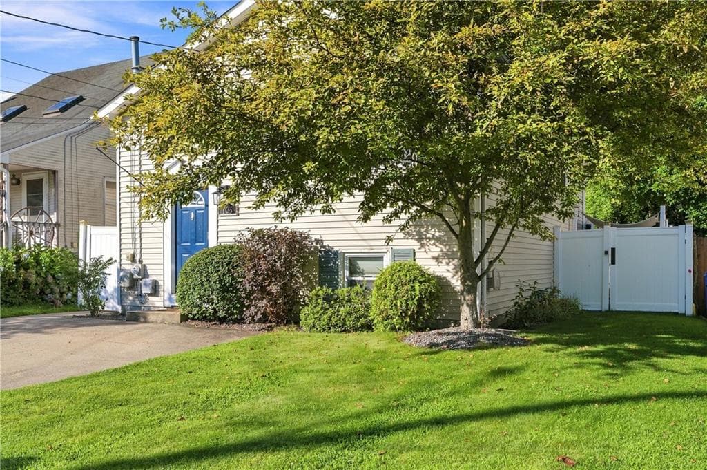 105 Branch Avenue photo 2