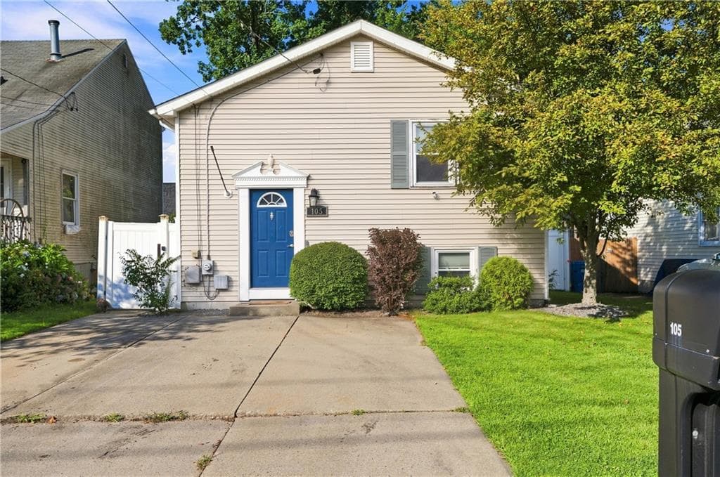 105 Branch Avenue photo 3